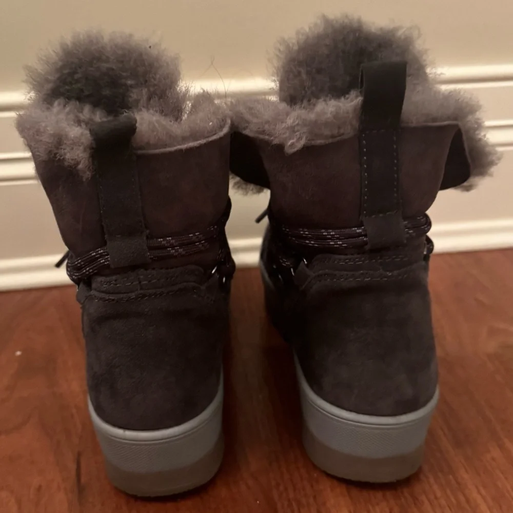 Cougar waterproof Women's Gray Fur-Lined Boots